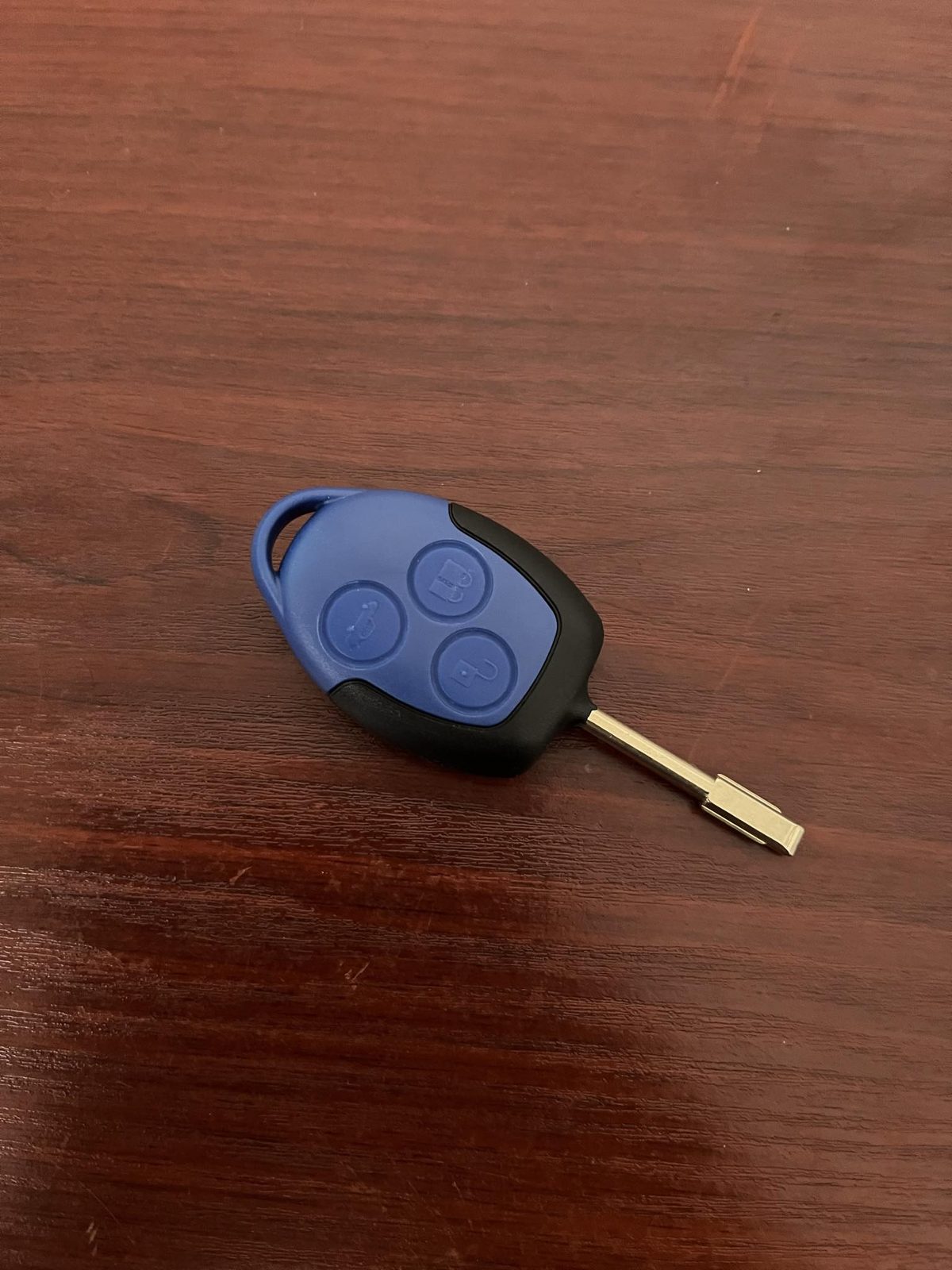 Replacement Ford Transit three-button transponder key after being cut and programmed