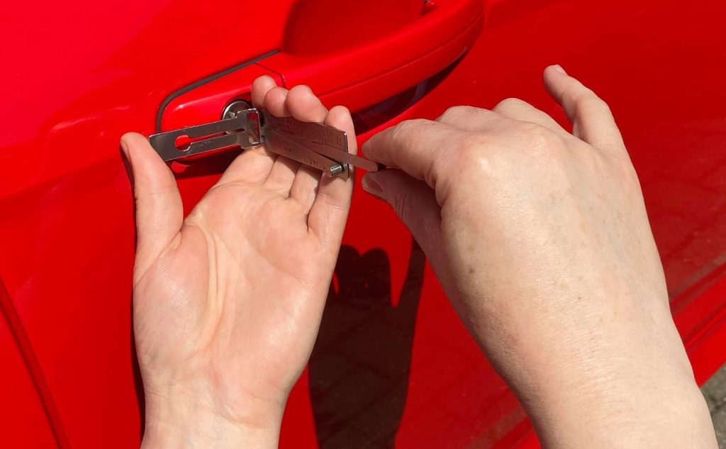 Gain Entry Without Damage When Car Keys Are Locked Inside post thumbnail