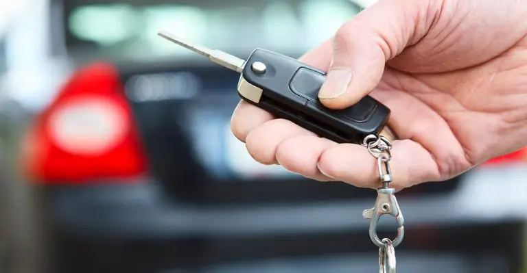 Mobile auto locksmith programming vehicle keys