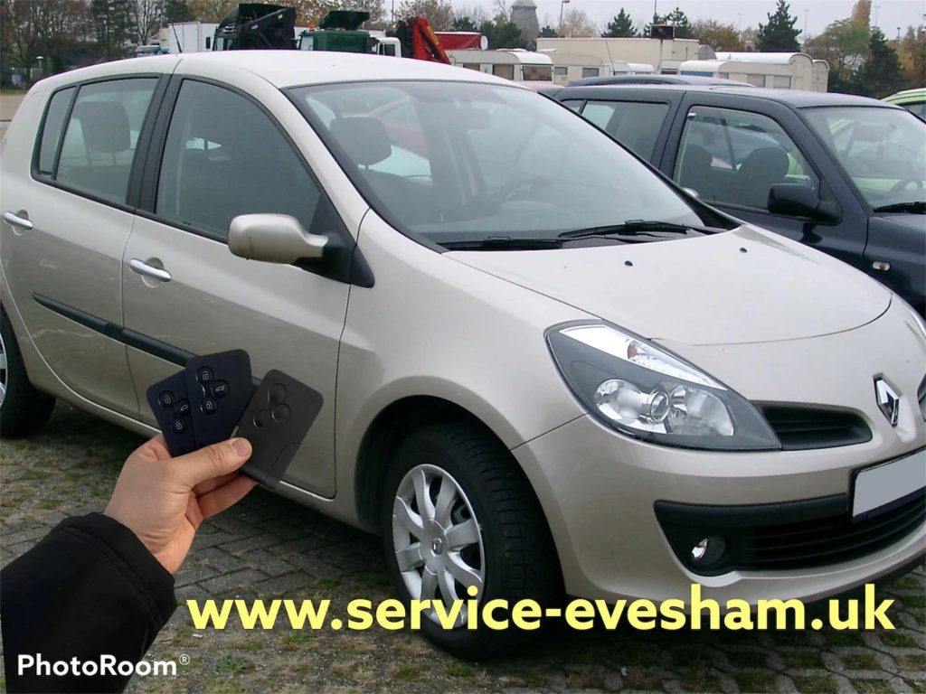 Two Renault Clio spare car keys programmed by mobile auto locksmith in Banbury