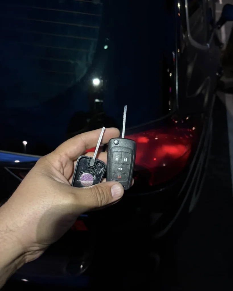 Vauxhall Zafira C damaged car key repair and replacement – GsmHelp automotive locksmith service